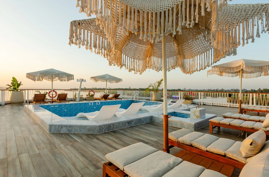 Dream getaway between Luxor and Aswan: discover Egypt's most beautiful temples on a 5-day cruise on the Nile