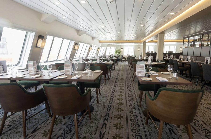Croisière estivale au Spitzberg : vivez l'expérience du soleil de minuit