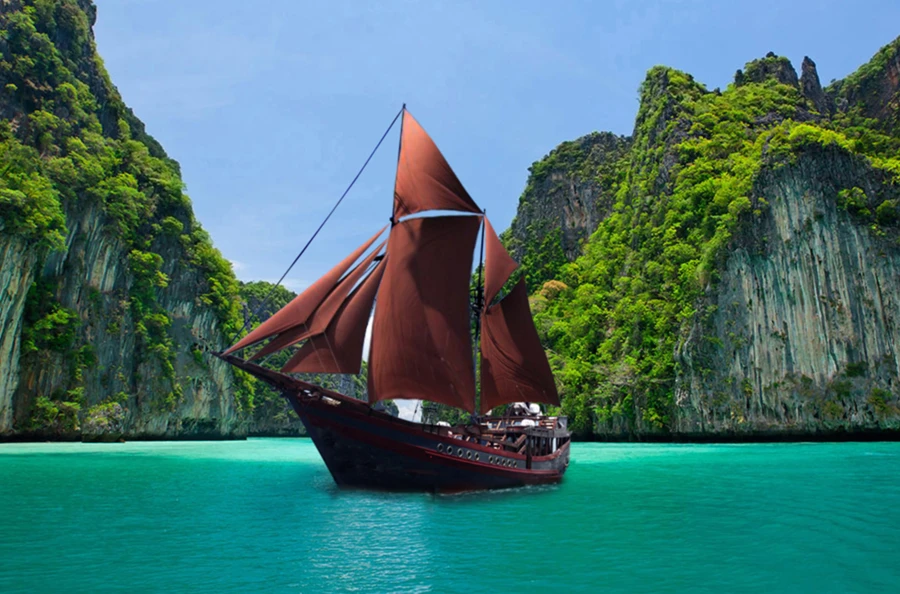 Croisière à bord d'un voilier de charme en Indonésie : découverte de Raja Ampat, un des plus beau endroits de la planète, sur et sous l'eau