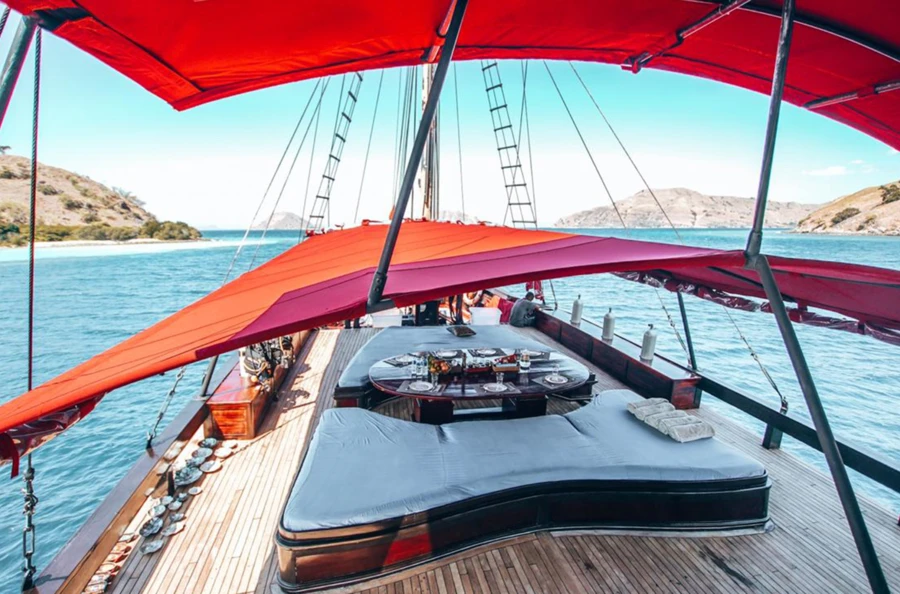 Croisière à bord d'un voilier de charme en Indonésie : découverte de Raja Ampat, un des plus beau endroits de la planète, sur et sous l'eau