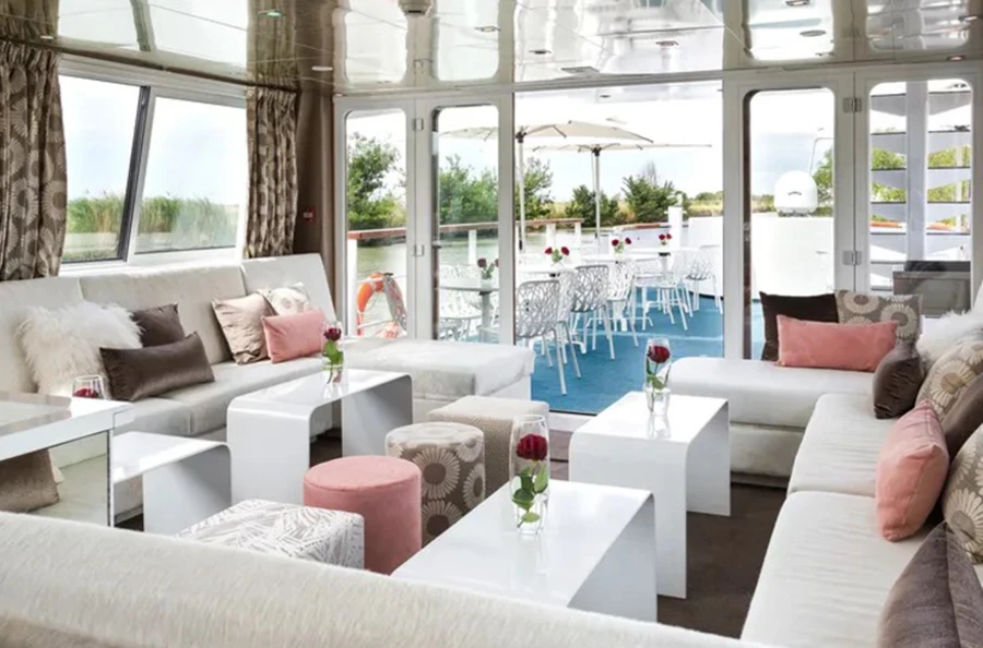 La Camargue en péniche-hôtel tout inclus, un séjour enchanteur avec découverte de l'Étang de Thau et de la ville fortifiée d'Aigues-Mortes