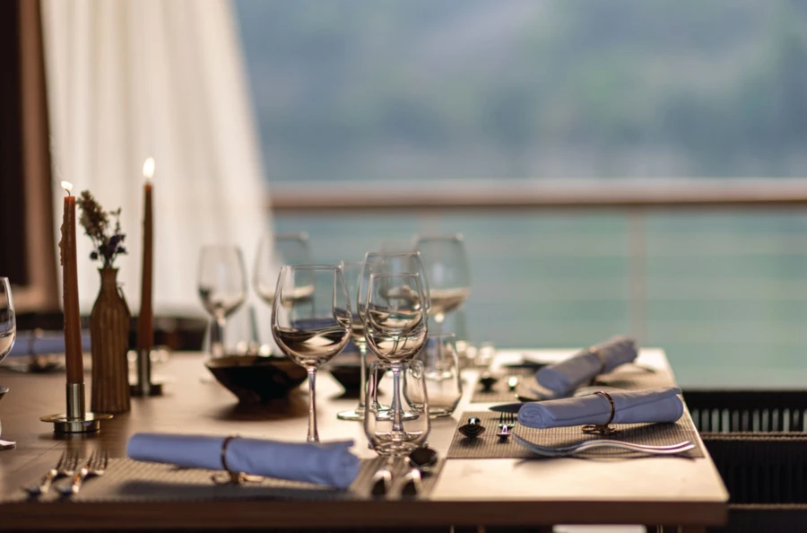Cruise through the jewels of Laos, between Luang Prabang and Vientiane: local traditions and splendid landscapes