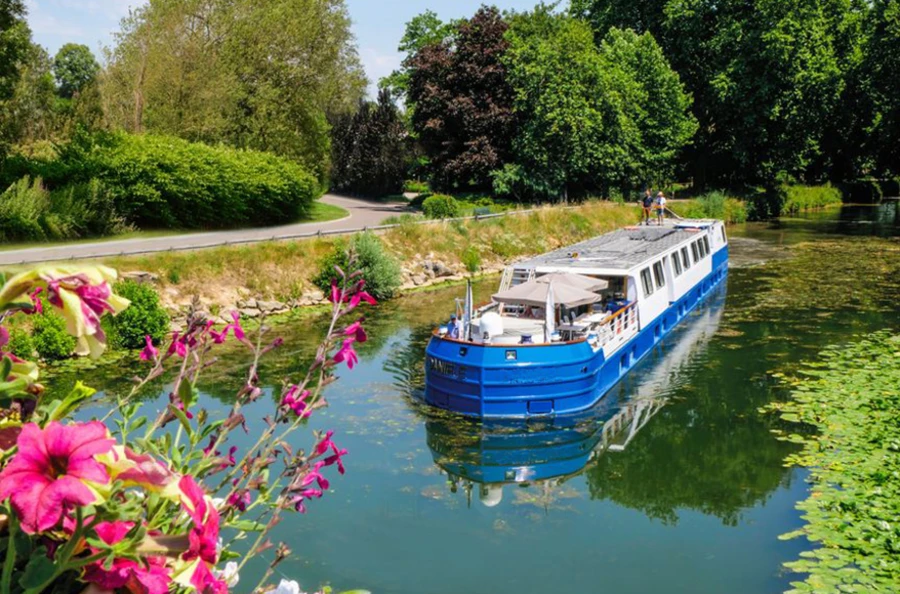 Croisière sur la route des grands crus de Bourgogne et immersion dans le charme authentique des villages pittoresques de la région