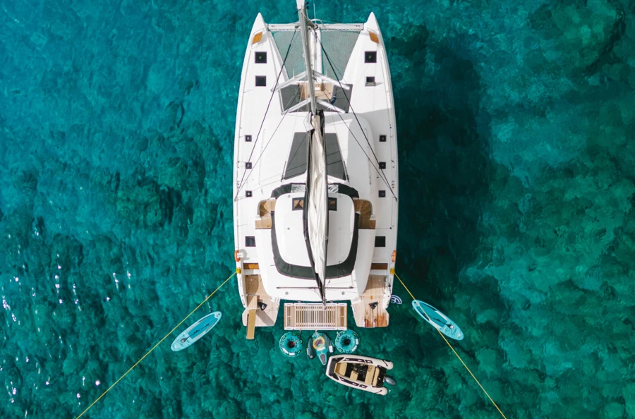 Cap sur les îles Ioniennes : une croisière privatisée à bord d'un magnifique catamaran