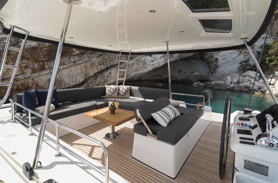 Cap sur les îles Ioniennes : une croisière privatisée à bord d'un magnifique catamaran