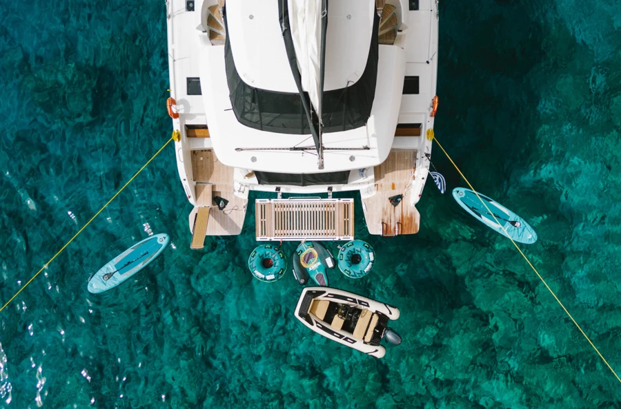 Cap sur les îles Ioniennes : une croisière privatisée à bord d'un magnifique catamaran