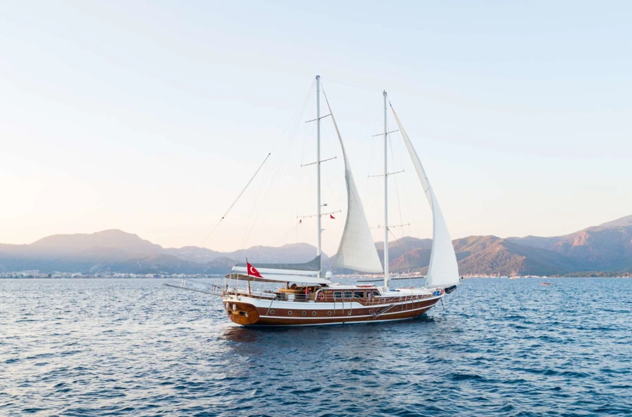 Splendeurs et délices de la Côte Turquoise lors d'une croisière privatisée à bord d'une goélette traditionnelle