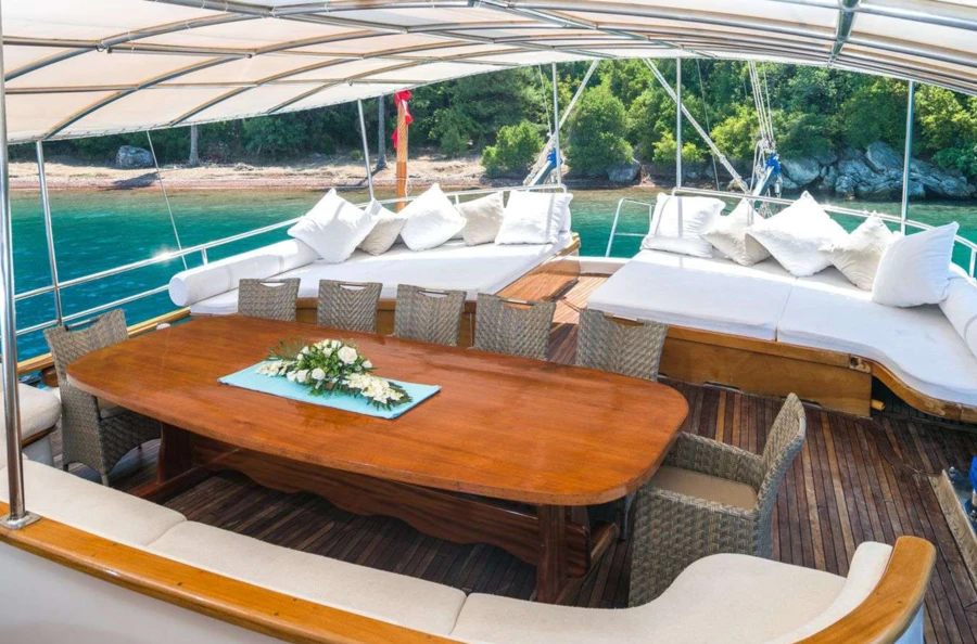 Splendeurs et délices de la Côte Turquoise lors d'une croisière privatisée à bord d'une goélette traditionnelle