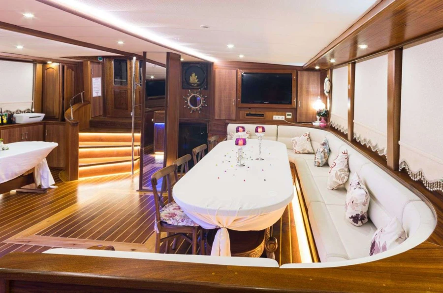 Splendeurs et délices de la Côte Turquoise lors d'une croisière privatisée à bord d'une goélette traditionnelle