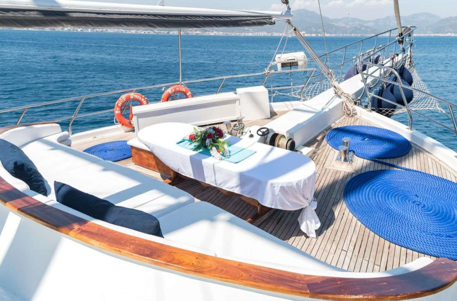 Splendeurs et délices de la Côte Turquoise lors d'une croisière privatisée à bord d'une goélette traditionnelle