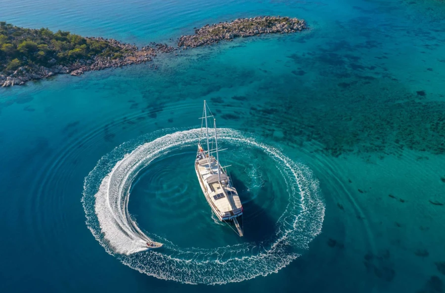 Splendeurs et délices de la Côte Turquoise lors d'une croisière privatisée à bord d'une goélette traditionnelle