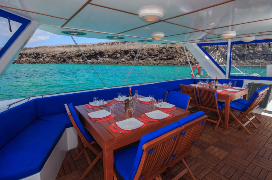 Avventura in catamarano di 8 giorni nel cuore della natura straordinaria delle Galapagos e delle sue isole più belle