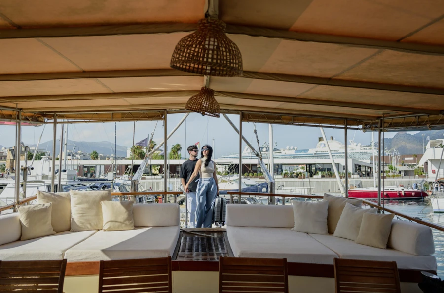 Croisière à bord d’un somptueux caïque en exclusivité, à la découverte des îles Éoliennes, au nord de la Sicile