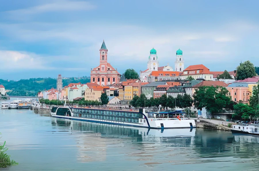 Traversée œnologique de l'Europe de l'Est en 15 jours sur le Grand Danube, entre vignobles, châteaux et paysages majestueux
