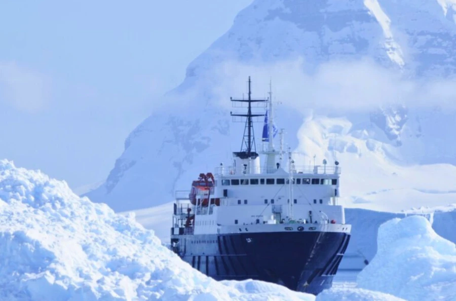 Expédition de 8 jours au Nord du Spitzberg : entre fjords glacés, reliefs spectaculaires et faune sauvage