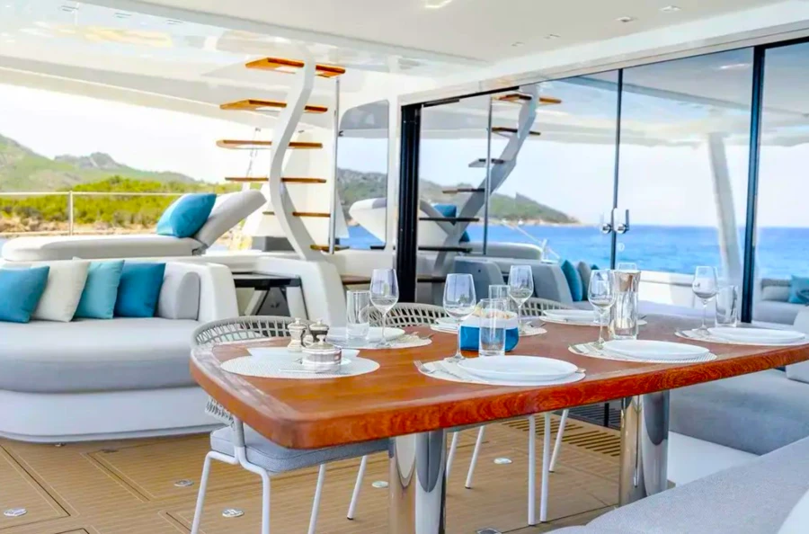 Exceptional travel in the Seychelles: the peaceful charm of the lagoons aboard a luxury catamaran