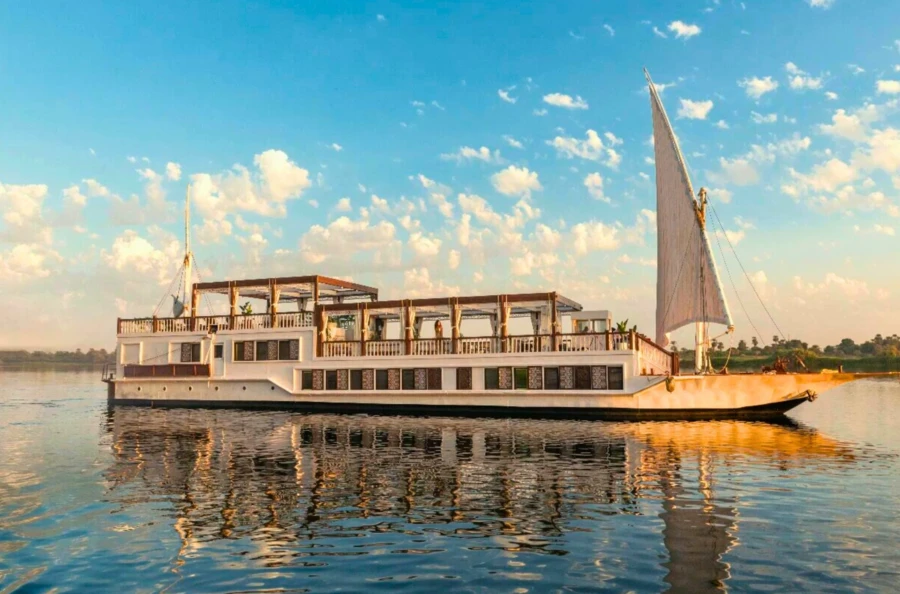 Voyage privé de 4 jours en dahabieh sur le Nil sacré : entre Esna et Assouan, sur les traces de l’Égypte antique