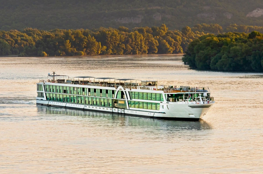 Croisière des lumières du Nord : entre canaux, cathédrales et musées, explorez les joyaux des Pays-Bas et de la Belgique