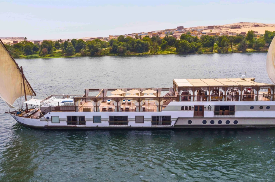 Navigation privée de 6 jours en dahabieh : de Louxor à Assouan, entre escales culturelles, luxe discret et moments de détente