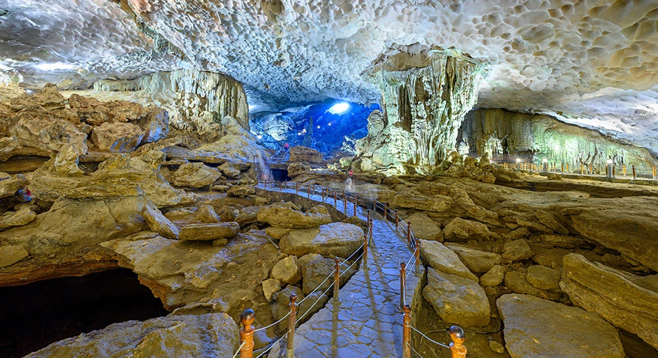 Visita una de las cuevas más importantes de la bahía