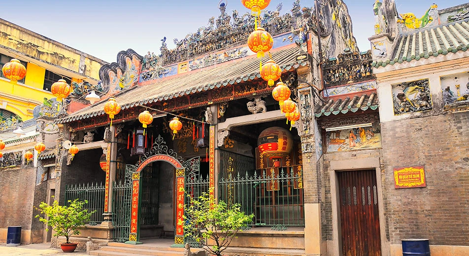 Visita a la Pagoda Thiên Hâu
