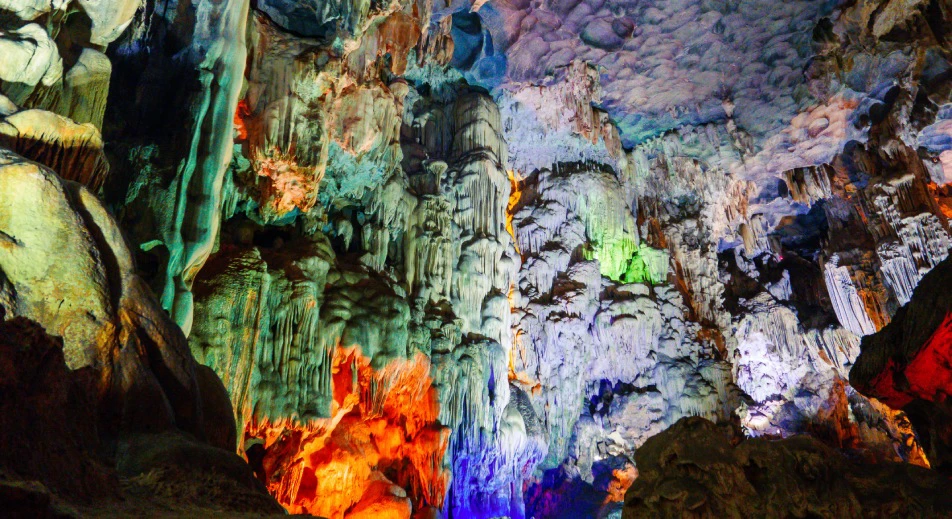Visite de la grotte de Sung Sot