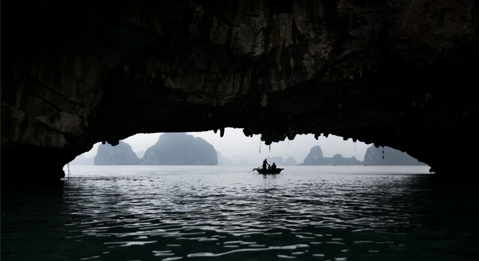 Visite de la "grotte sombre et lumineuse"