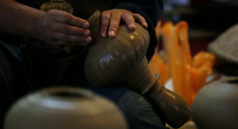Participation à une démonstration de poterie local