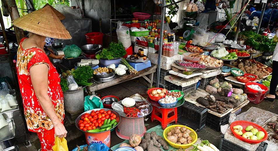 Visite du marché local coloré