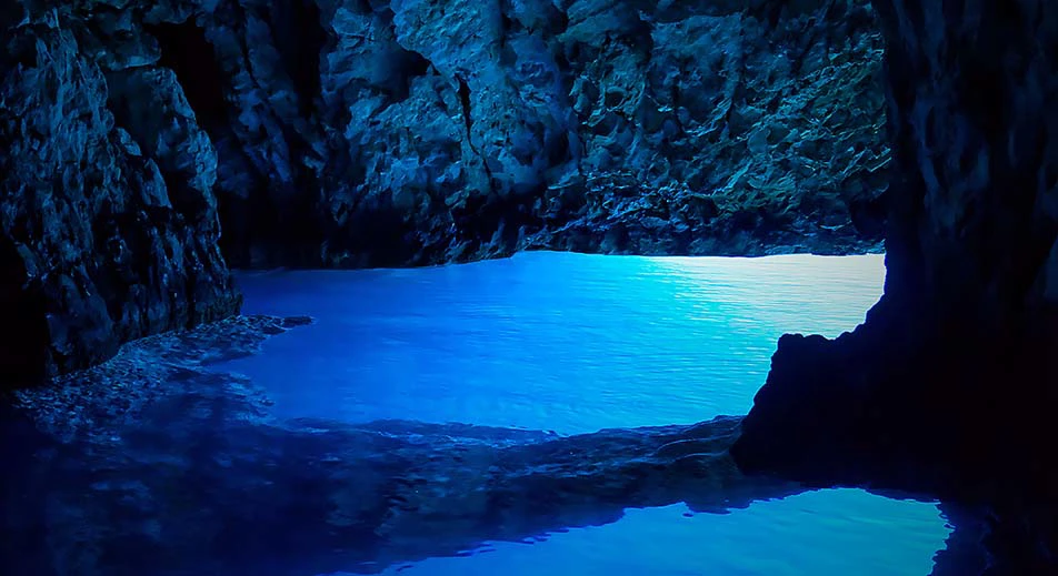Visite de la grotte bleue de Biševo