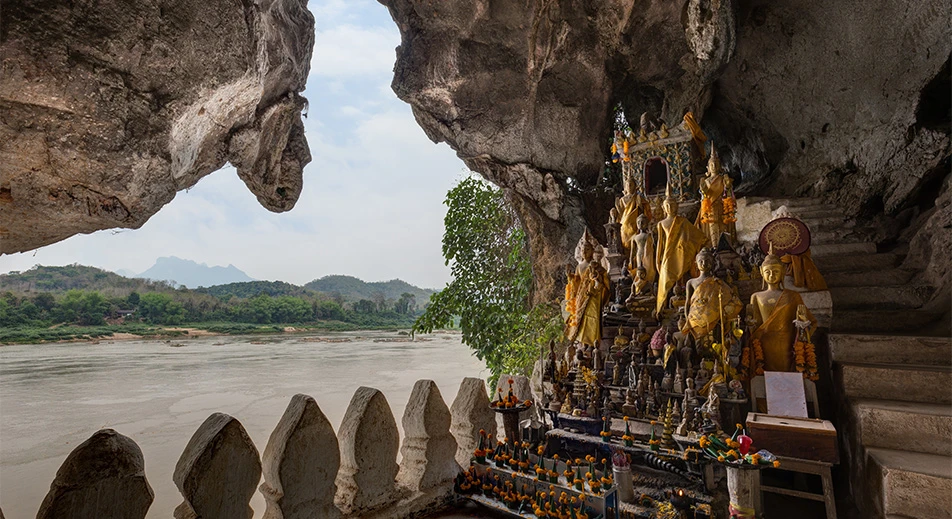 Visite des célèbres grottes de Pak Ou