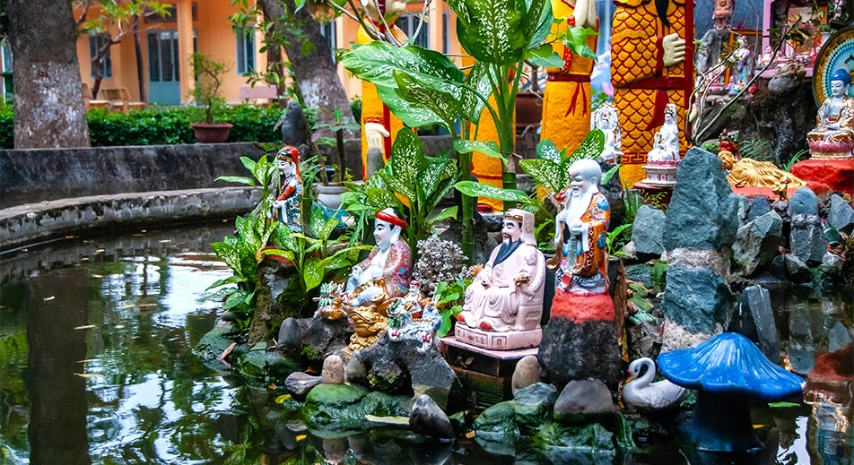 Visite de la pagode de Giac Lam