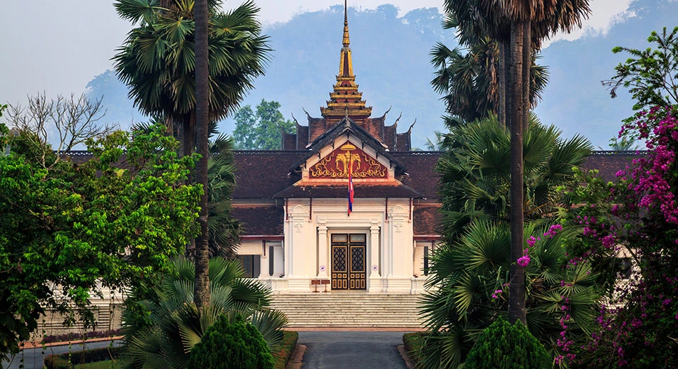 Visite du musée national de l’ancien palais royal à Luang Prabang