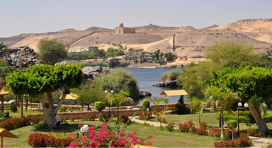 Pack excursion : le temple de Medinet Habou, le temple de Louxor, la mini croisière en felouque et le jardin de Kitchener