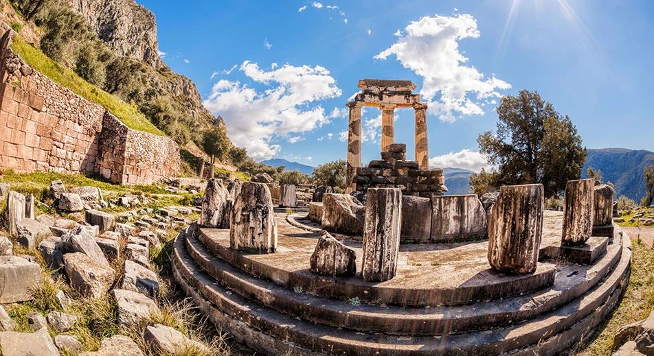 Le site archéologique de Delphes et le monastère d’Osios Loukas depuis Itéa