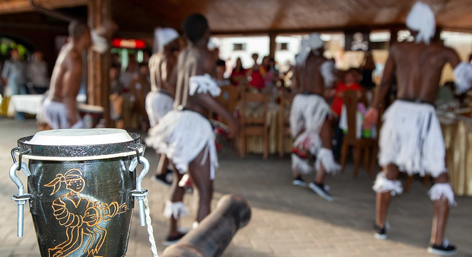 Découverte des traditions, danses et artisanat lors de cérémonies traditionnelles