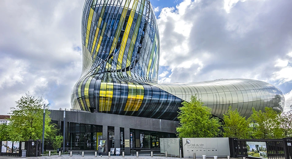 Visita a la Cité du Vin en Burdeos