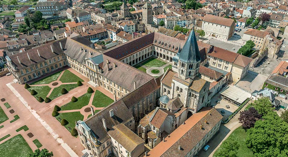 Besuch von Cluny und Berzé-le-Châtel