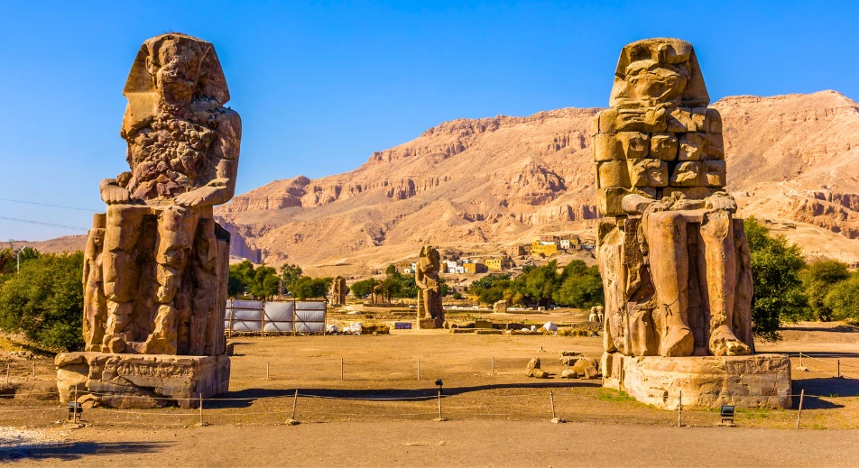 Les Colosses de Memnon